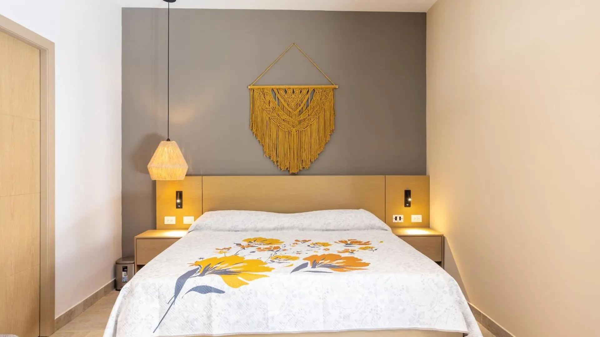 Villa Kiin Ha - Luxurious 5-Br Villa With Swim-Up Pool Cozumel